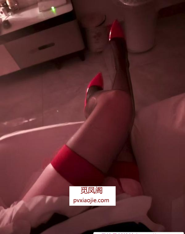 丝袜乳神小姐姐