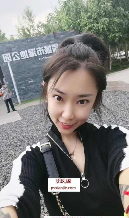 少妇苹果闺蜜双飞