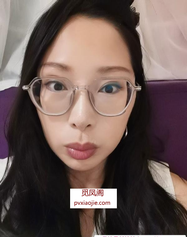 天河眼镜少妇芯芯