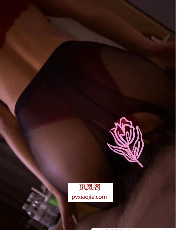 长腿翘臀小骚妇