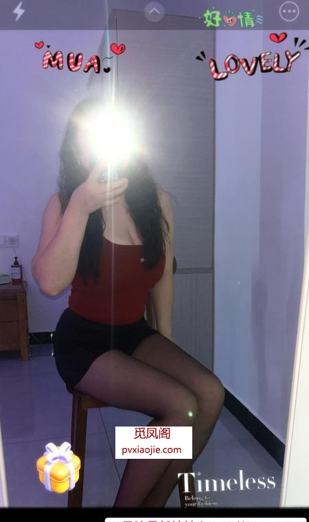 大胸黑丝小少妇